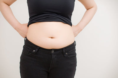 「痩せ型のお腹ぽっこり…」細いのにお腹だけ出てる女性の原因と対策について